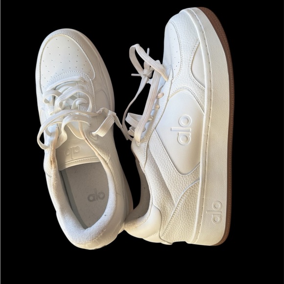 ALO Yoga Other - Alo yoga White Low-Top Running shoes size 11,5 for men brand new